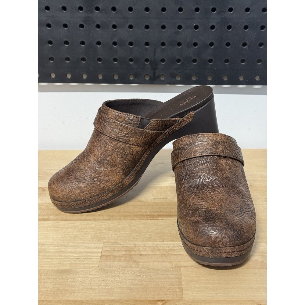 Crocs Sarah Tooled Brown Triple Comfort Textured Faux Leather Slip-on Heel W8
